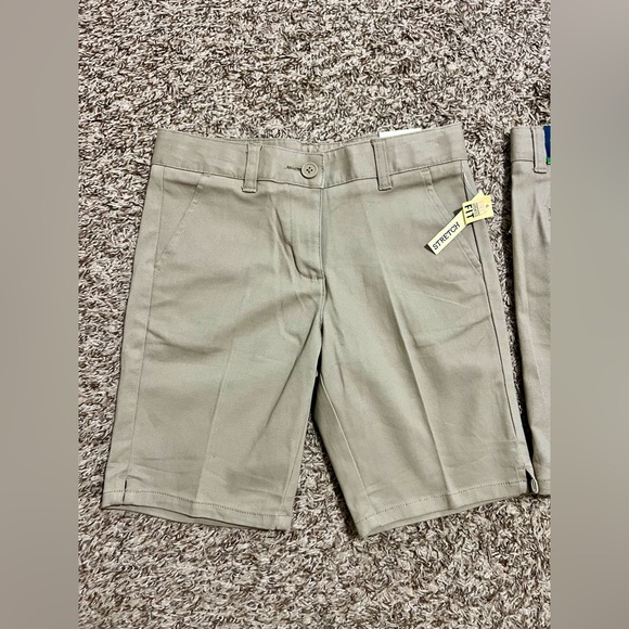 2 NWT Khaki Girls Stretch Bermuda Shorts - Picture 6 of 8
